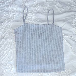 This is a grey tank top brand new it’s size Xs and it’s from kholes.